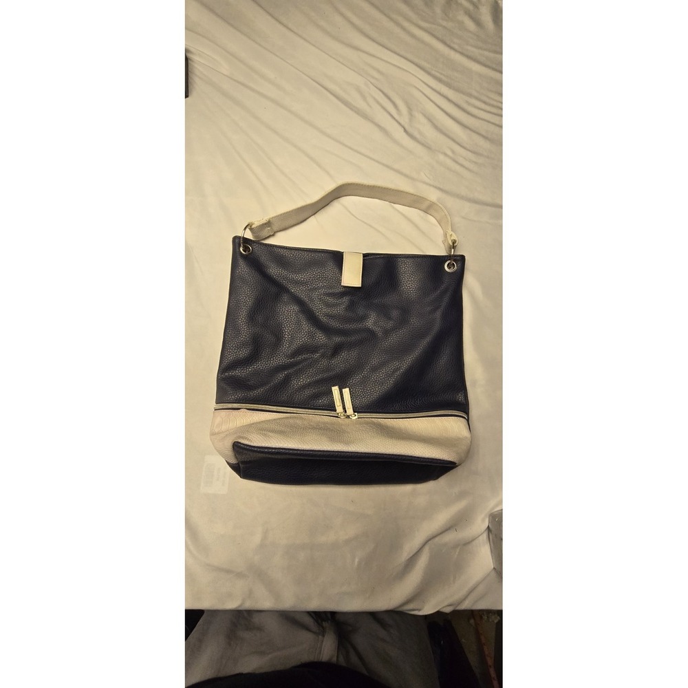 Jessica London blue/white shoulder bag With a pebbled Texture